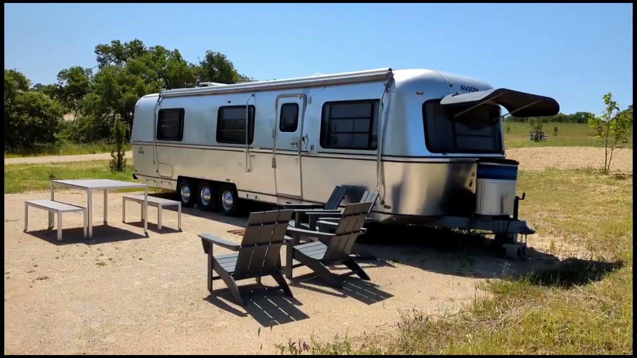 Luxury Glamping Getaway: Unwind in a Stunning Vineyard Resort!