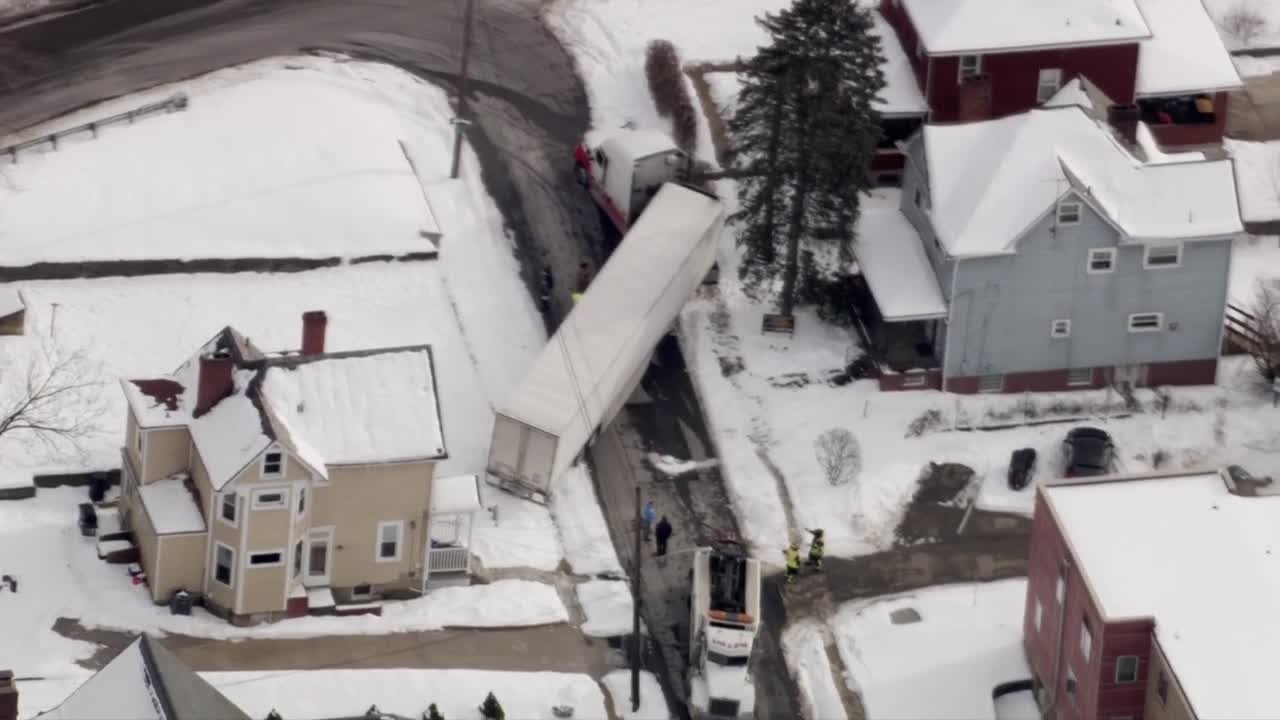 Tractor-trailer jack-knifed in Carnegie, blocking traffic