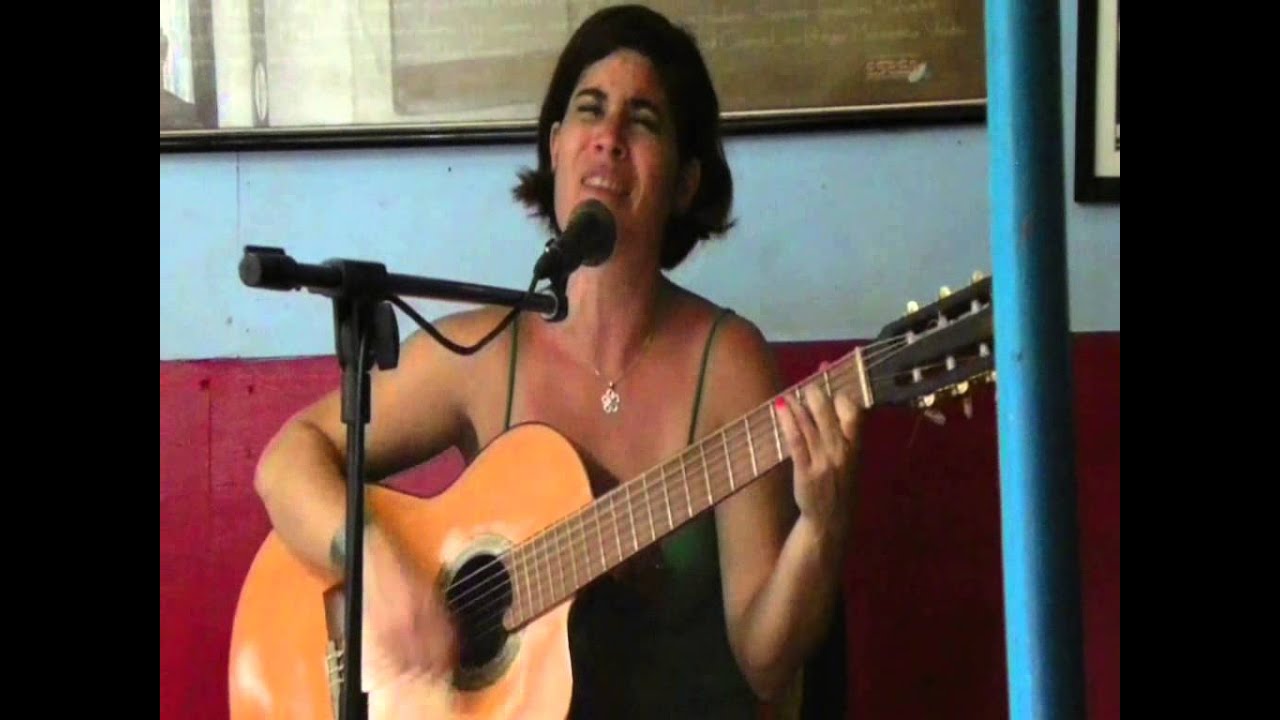 De la ausencia y de ti, Velia - Aurora Feliú