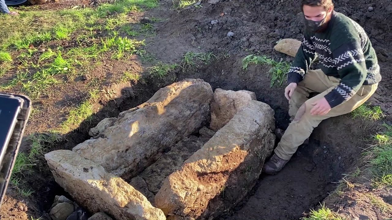 Reconstructing a Bronze Age cist burial