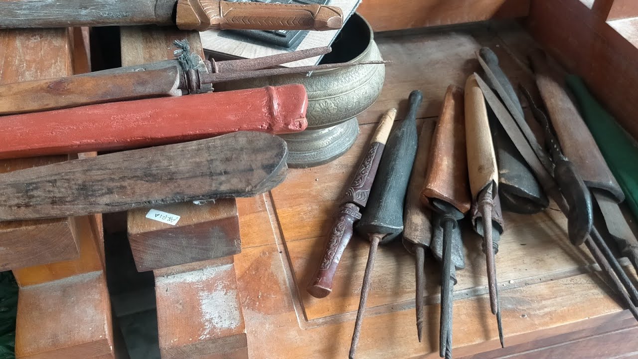kumpulan tombak keraton yg terbengkalai