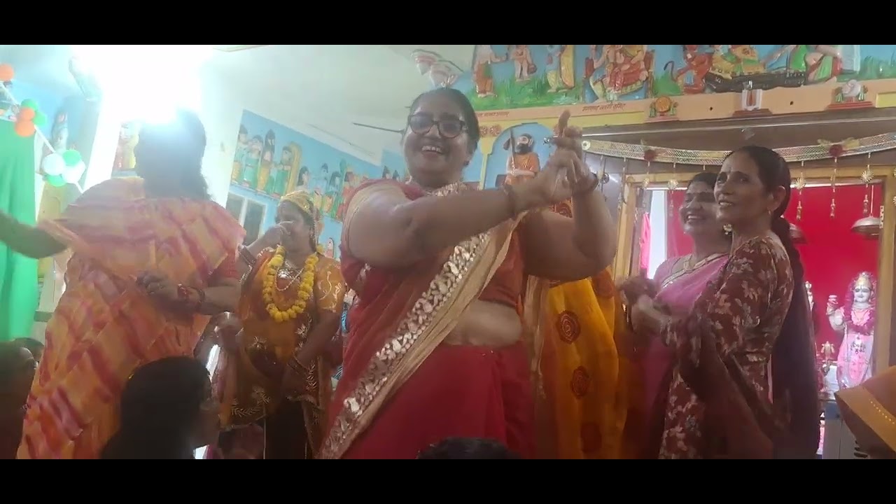 फाग उत्सव  में काना भजन बतादे रे काना कुंण कुंण आयो धारे साथ