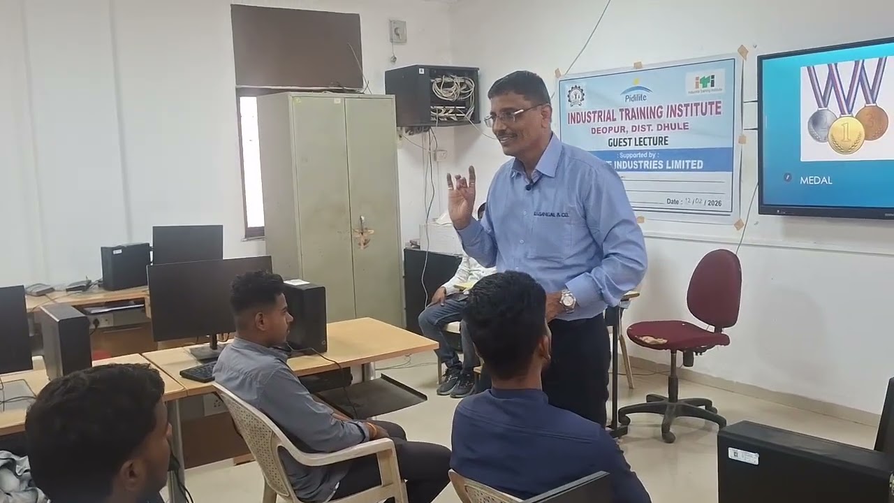 Carpenter training at Dhule Govt iti by Gangal 