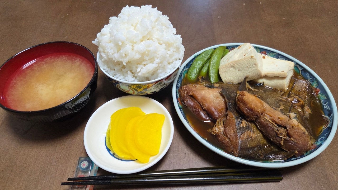 【日曜の朝食】子持ちカレイの煮魚定食を喰う！