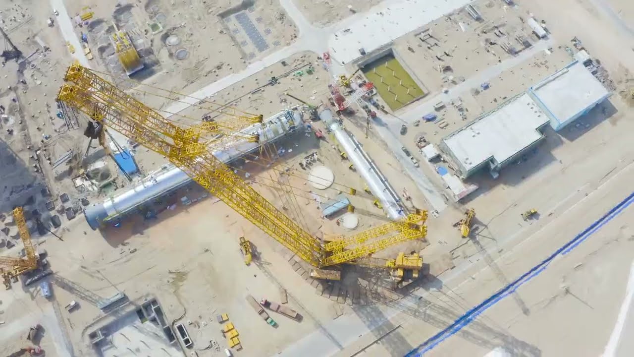 XCMG XGC88000 crawler crane in self-travel site-transition