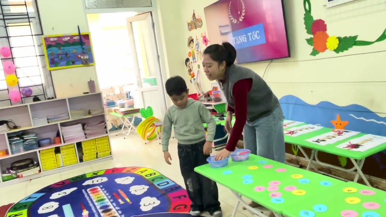 Hoạt động Làm quen chữ cái e, ê. 5T