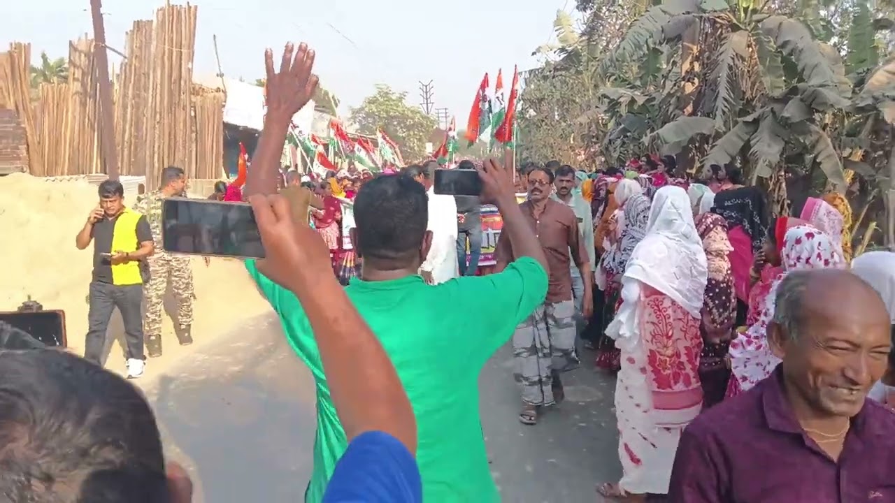 এইতো আমাদের শওকত মোল্লার মিটিং এ যাচ্ছে জিবনতলা টু সদানন্দ মোড়