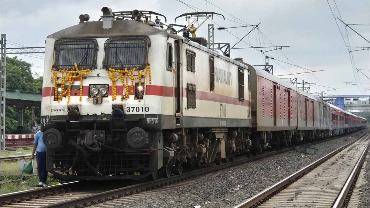 FIRST LHB RUN OF 18030 KURLA EXPRESS 🔥 WITH BRAND NEW LHB COACHES | *Wait For The Rarest Overtake 😲*