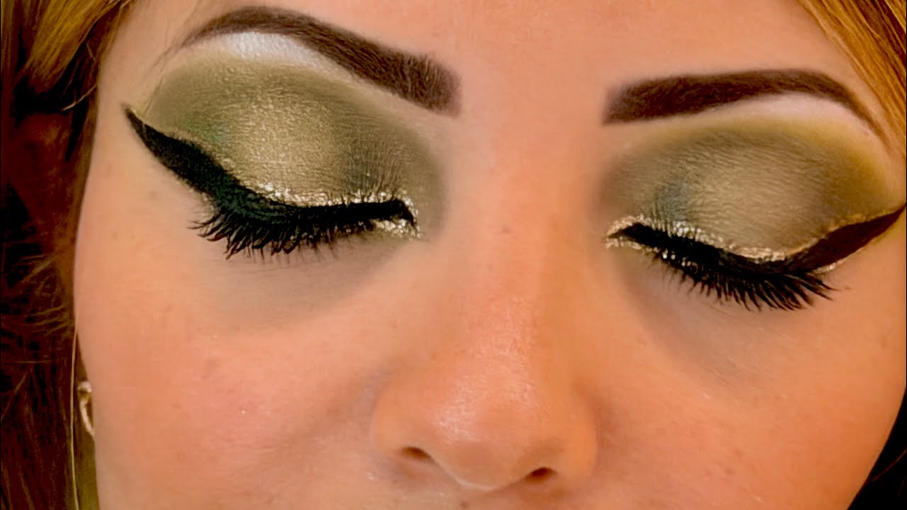 Green With Glitter Eyes Makeup For Beginners
