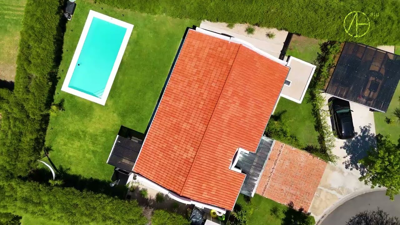 Casa de una planta con pileta en Cantón