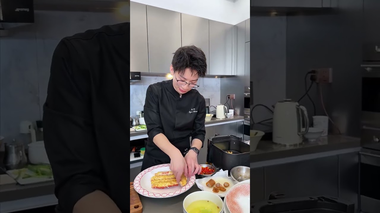 今天“孙悟空”来我家了！给他个酸菜炖龙虾尝尝！