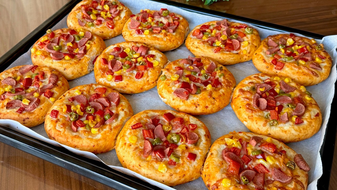 KAHVALTIDA KAPIŞ KAPIŞ BİTTİ😍 Yumuşacık Kahvaltılık Mini Pizza Tarifi 🍕 K&uuml;&ccedil;&uuml;k Pizza &Ccedil;i&ccedil;ekintarifleri