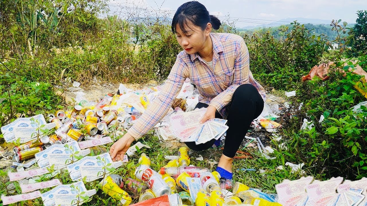 Lucky New Year, Country Girl Picks Up Scrap To Sell And Lucky To Pick Up Money | Ban An Farm