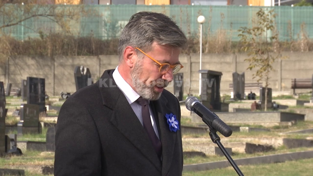 P&euml;rkujtohen viktimat e luft&euml;s s&euml; par&euml; bot&euml;rore - 11.11.2017 - Klan Kosova