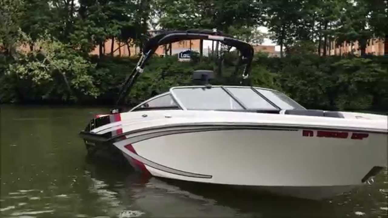 2013 Glastron GTS 205 — белый/красный/черный/серый на воде