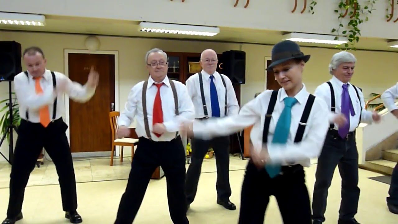 Férfiak tánca a 2016-os Nőnapon.