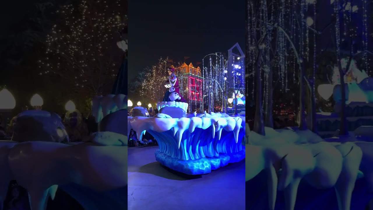 A Christmas Fantasy Parade #disneyland #disney #disneyparks #disneymagic #disneyparade  #christmas