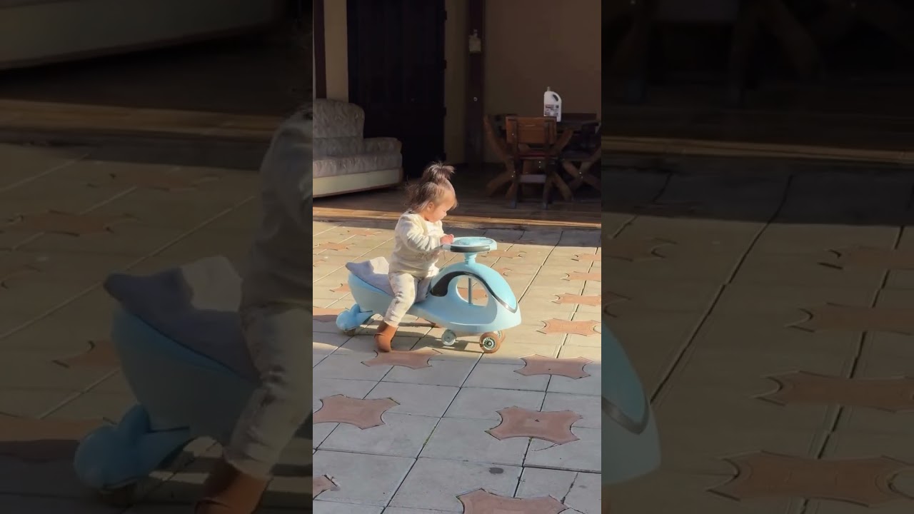 Miray se dă cu mașinuța prin curte la Mama Geta #shorts