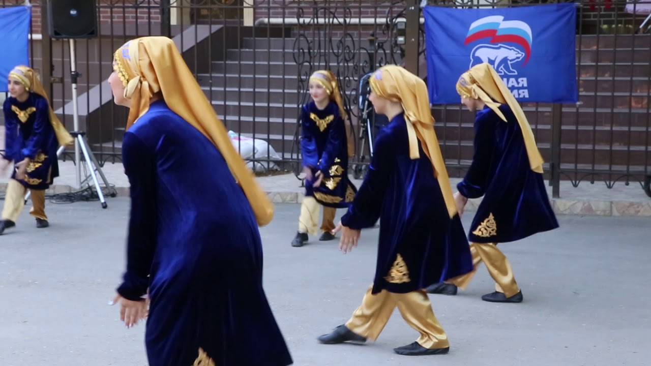 Гаджиева Алжана (аварский танец)