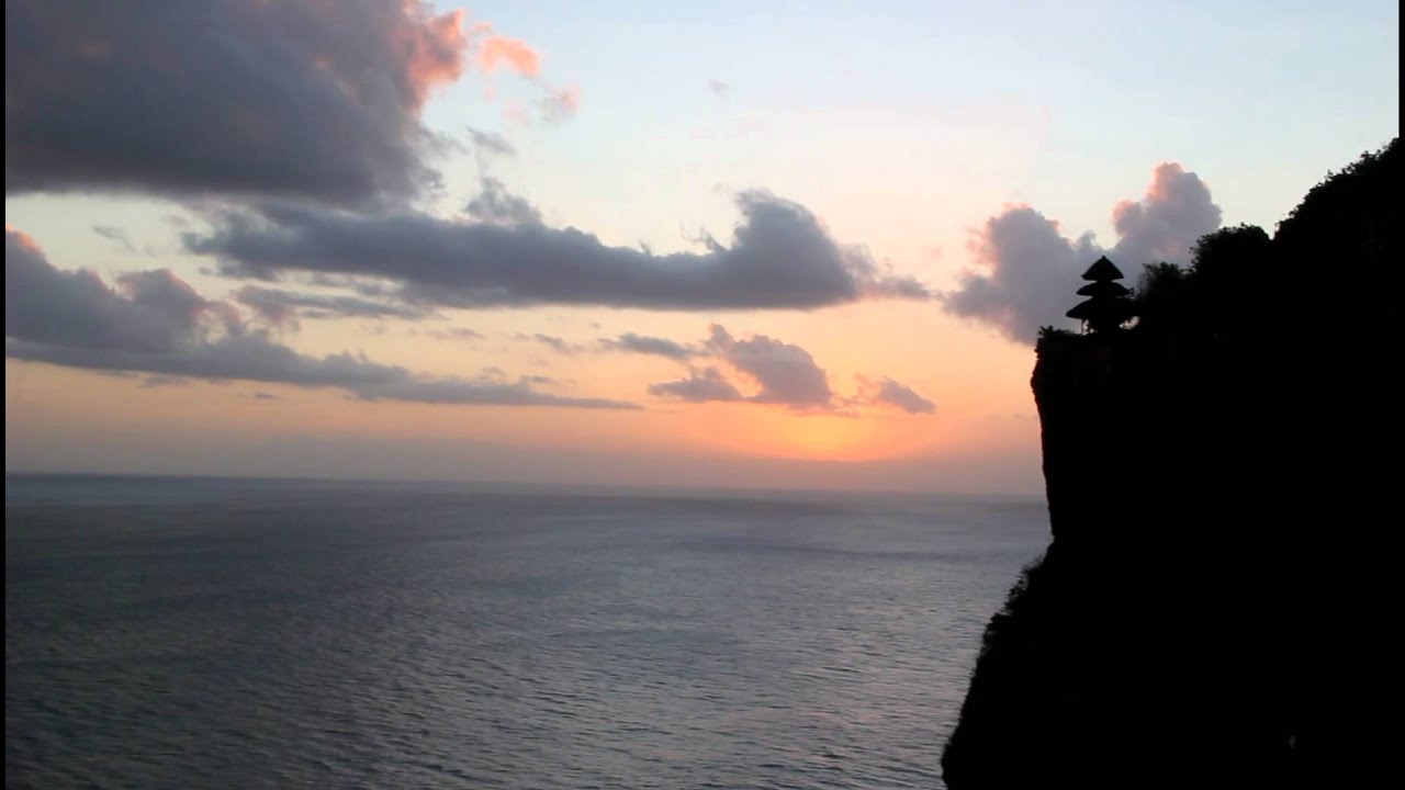 Atardecer en el Templo de Uluwatu en Bali - www.viajeroscallejeros.com