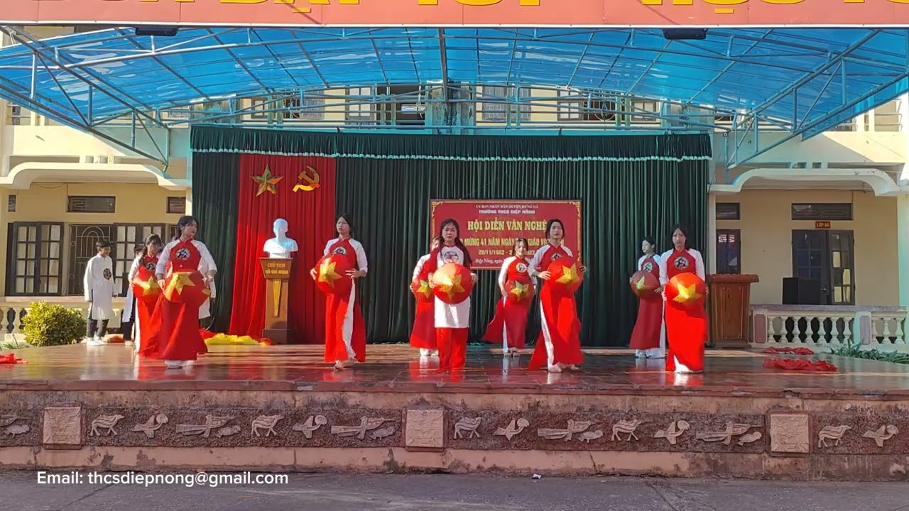 Múa: MÁU ĐỎ DA VÀNG, Lớp 8C