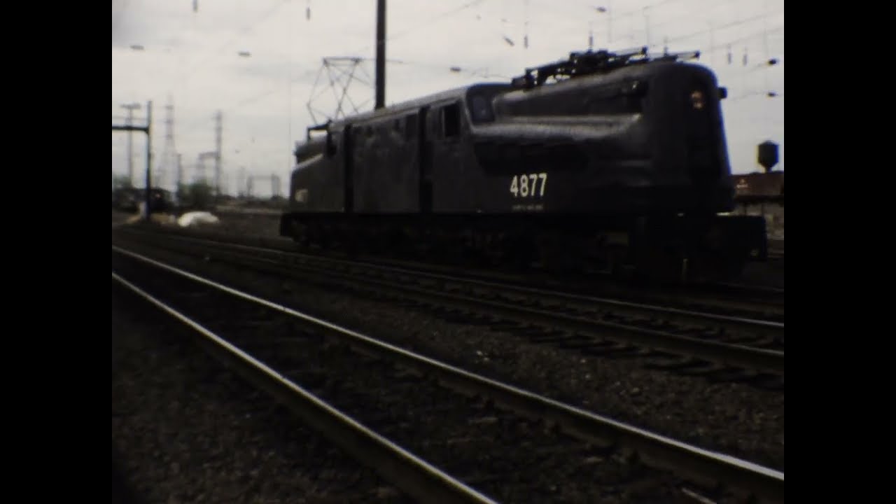 South Amboy, NJ 1981 With GG-1s, E-8s Close Up. Shows #4877 Before It Was Repainted Into The Tuscan