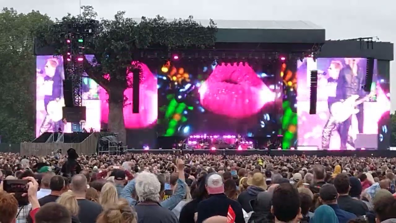 Guns N Roses - Intro + It's so easy Live Hyde Park 2023