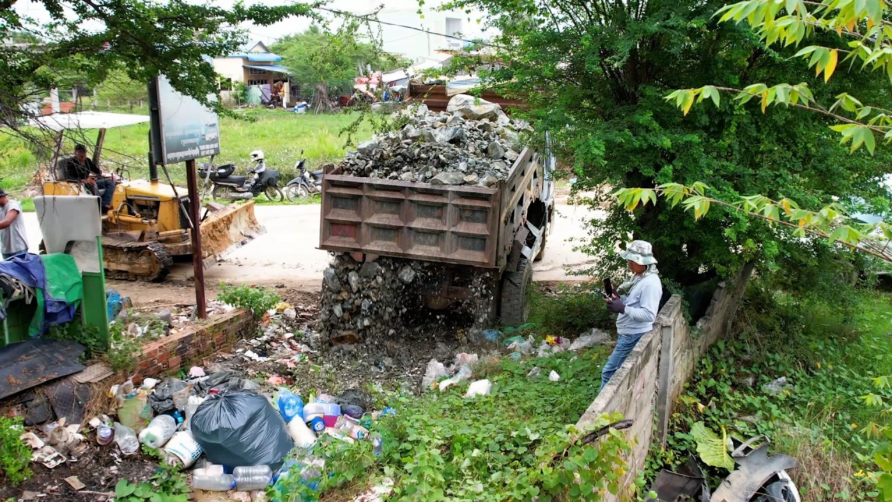 SO MANYTRASH REMPVE BY BULLDOZER FOR CLEAR THE LAND and DUMP TRUCK UNLOAD the big stone cover trash