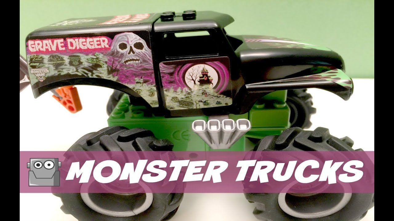 MONSTER JAM Monster Trucks Grave Digger vs. Maximum Destruction K'nex