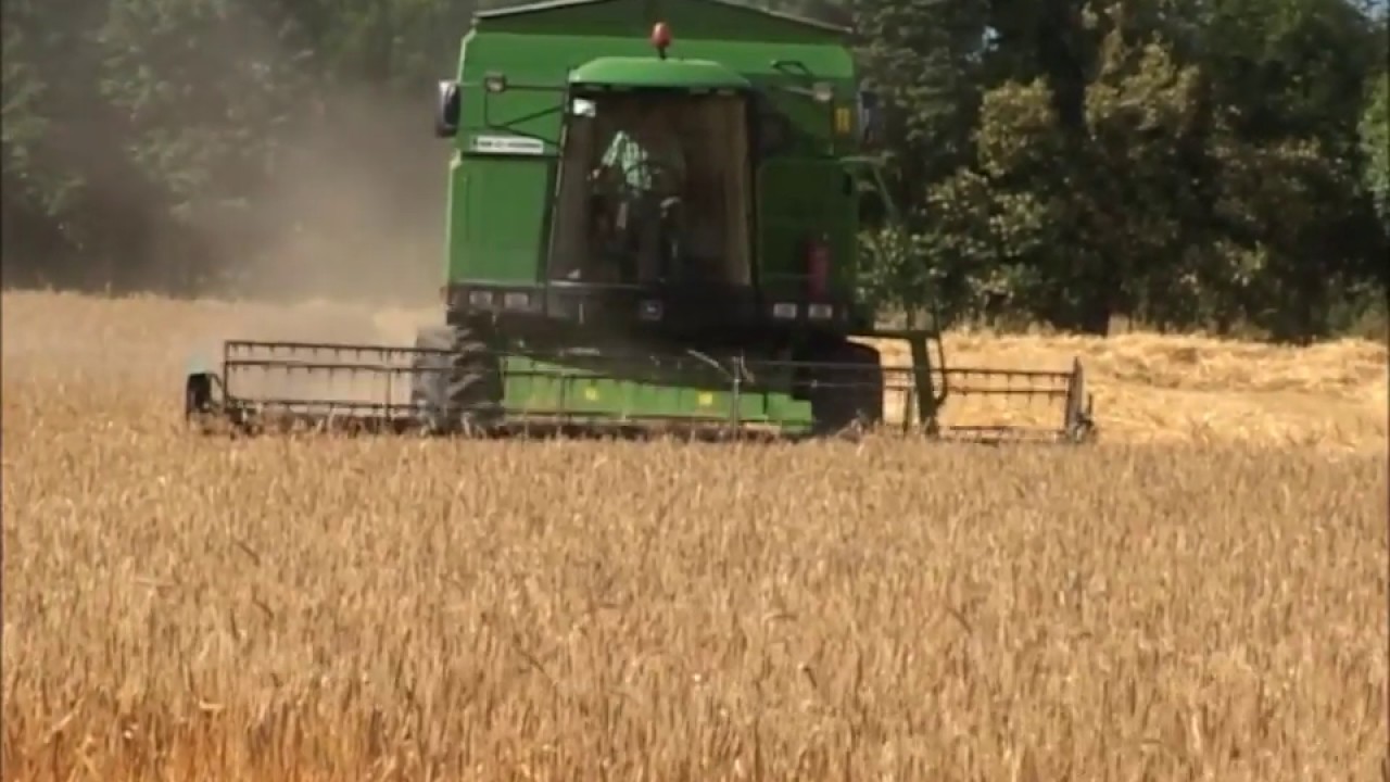 John Deere 2266 Combine