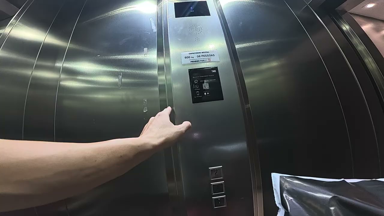 TENTATIVA DE LEITURA DENTRO DE ELEVADOR  ( RESPONDENDO O LIBER E A MIM)