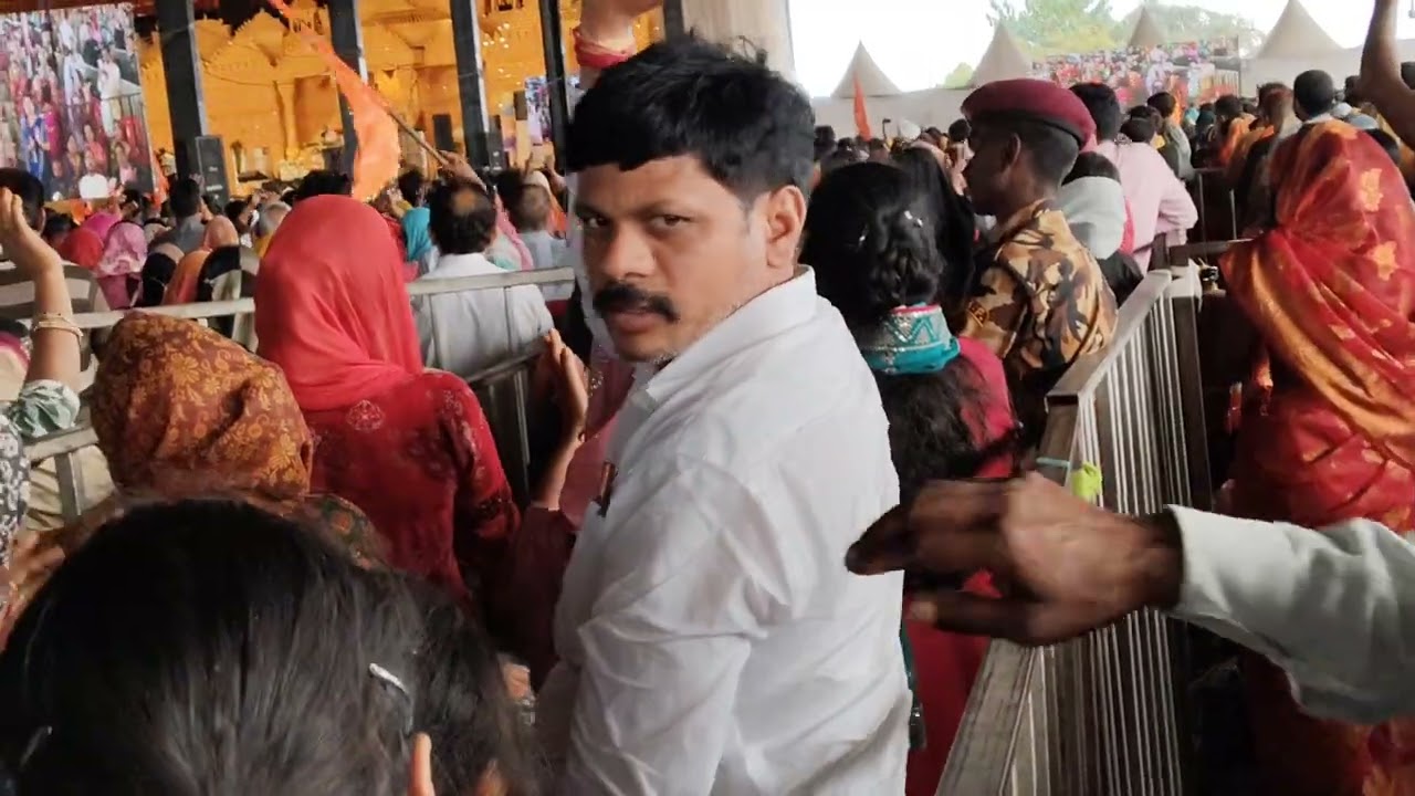 धीमा बजाओ भोलेनाथ डमरू धीमा बजाओ#girirajji#bhakti#ytvideo#trending#Vrindavan#