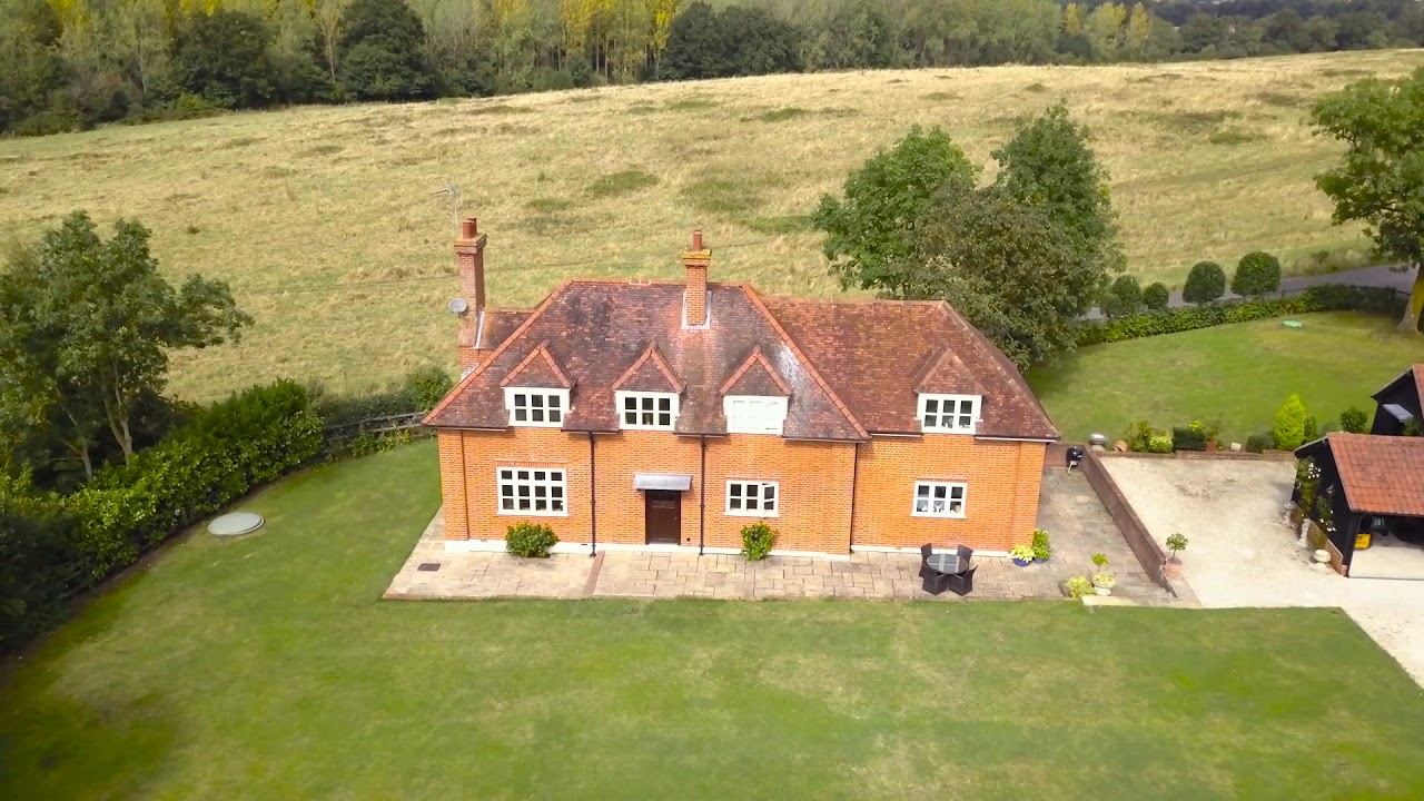 4 Bedroom House - Detached For Sale in Epping - £1,600,000