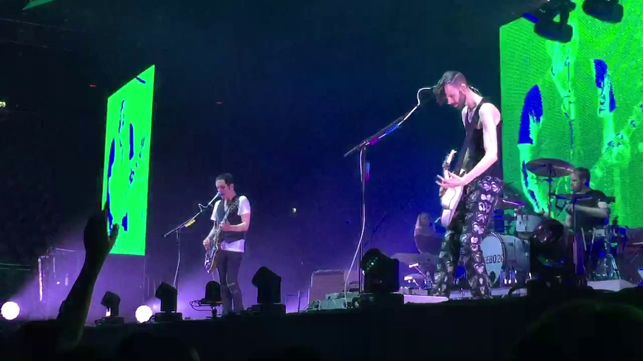 Placebo - Running Up That Hill live at the Ziggodome in Amsterdam 21 November 2016 (Kate Bush Cover)