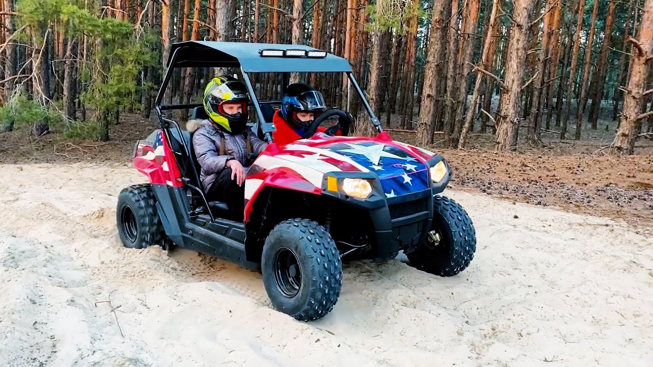 Den quedó atascado su Coche en la arena! | Las aventuras de Den y sus amigos!