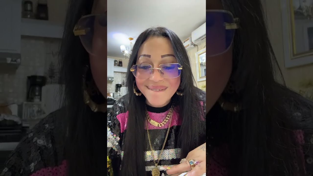 ANA NEVER   est&aacute; en vivo feliz Navidad 🎁