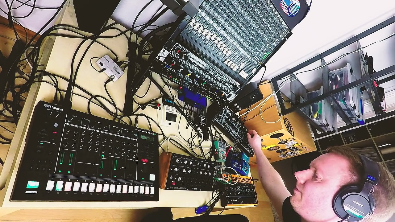 Monday Techno Madness 10032025 Roland TR8s Moog dfam Behringer pro1 crave