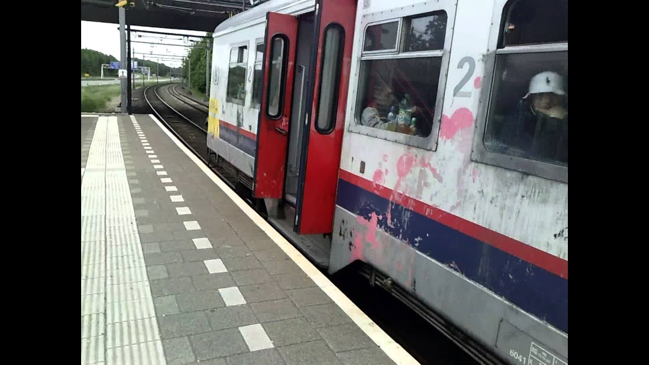 Going out of NMBS AM/MS 66 604 @ Railroad Station Maastricht Randwyck