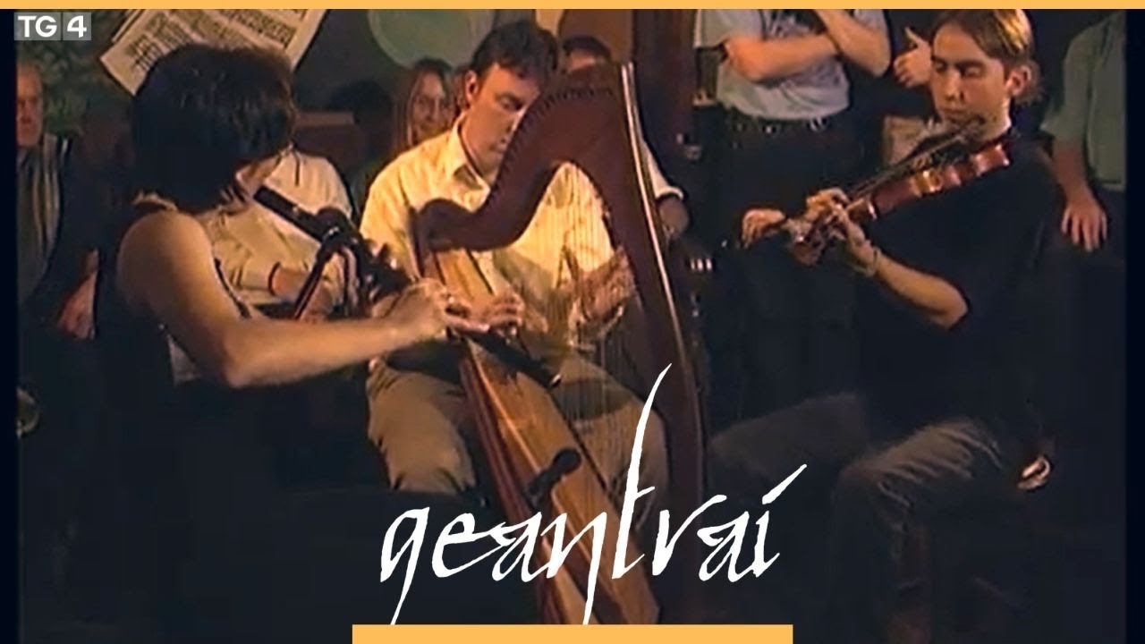 Michael Rooney, June McCormack & Oisín Mac Diarmada | Teach Murray, Sligeach |Geantraí 2000 | TG4