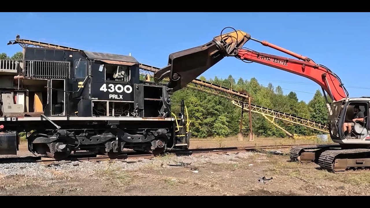 ОГРОМНЫЙ снос локомотива!
