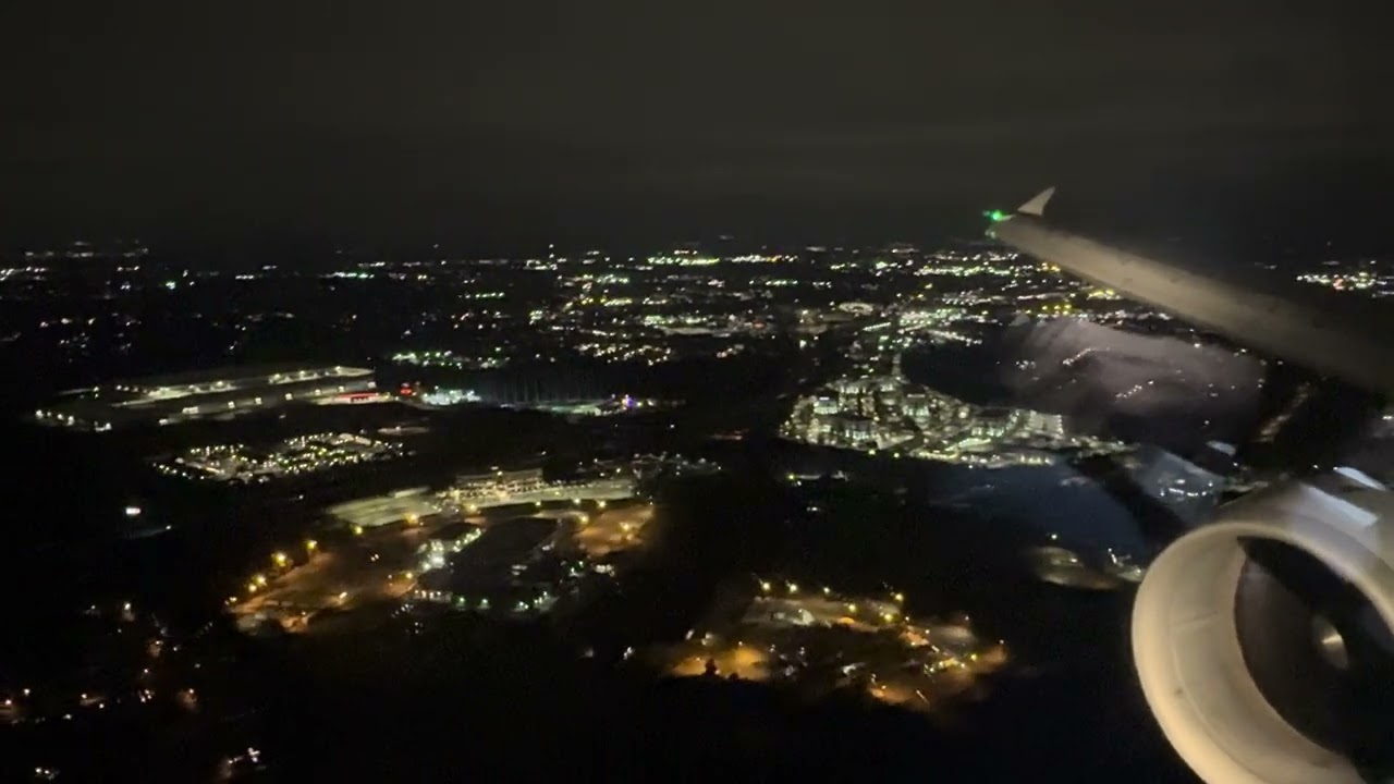 American Airlines Airbus A321-200 N186US Night Landing Charlotte Douglas Intl. Airport (CLT) 36L
