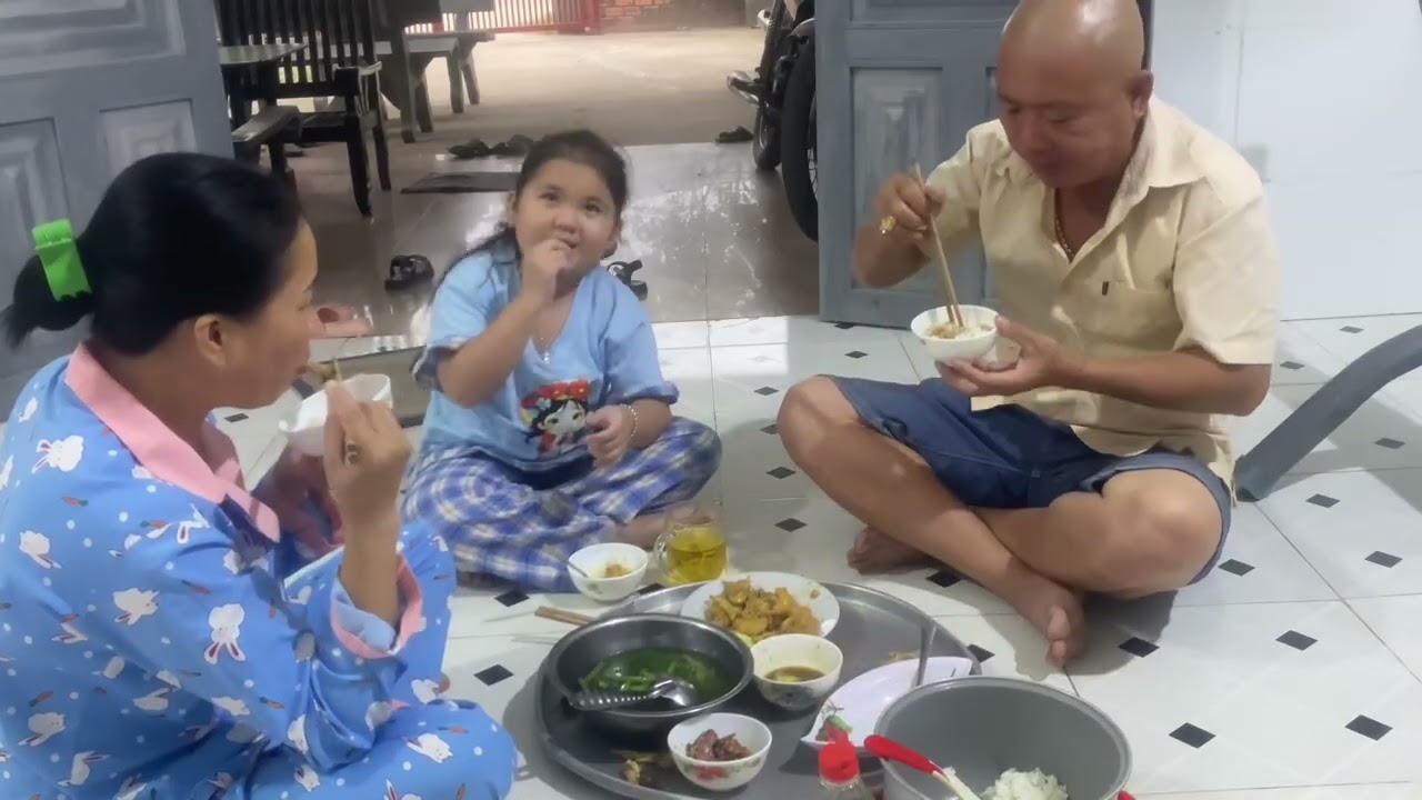 Mời cả nhà ăn cơm cùng gia đình