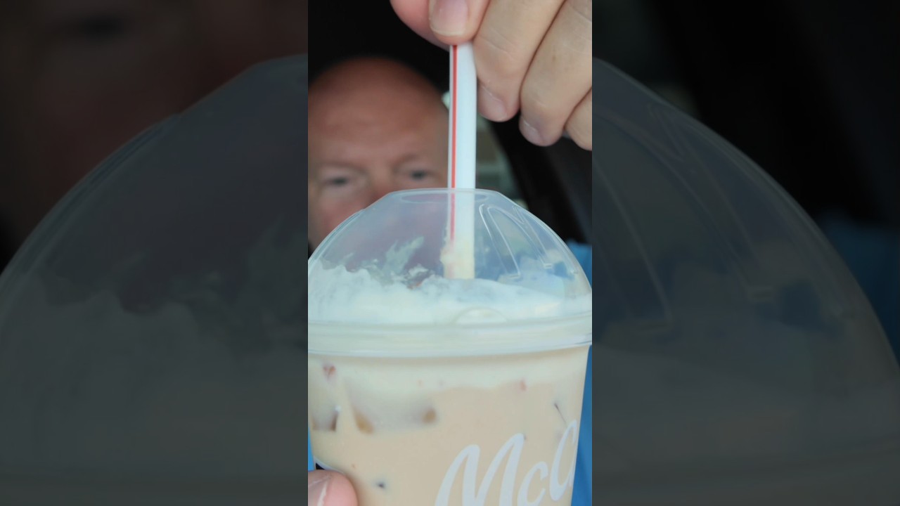 Обзор карамельного айс-латте со вкусом яблочного пирога из McDonald's