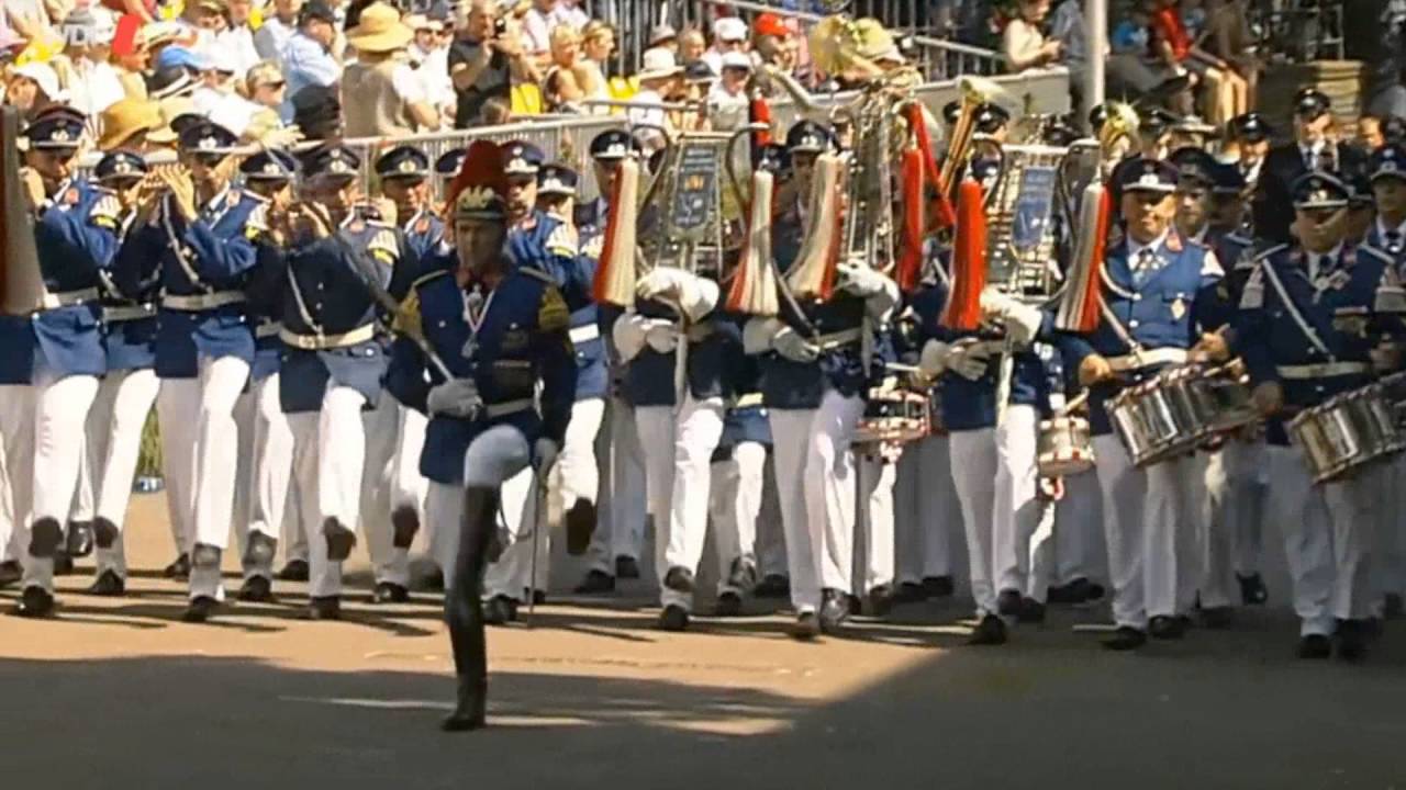 Neusser Tambourkorps In Treue fest Aufmarsch und Parade 2016