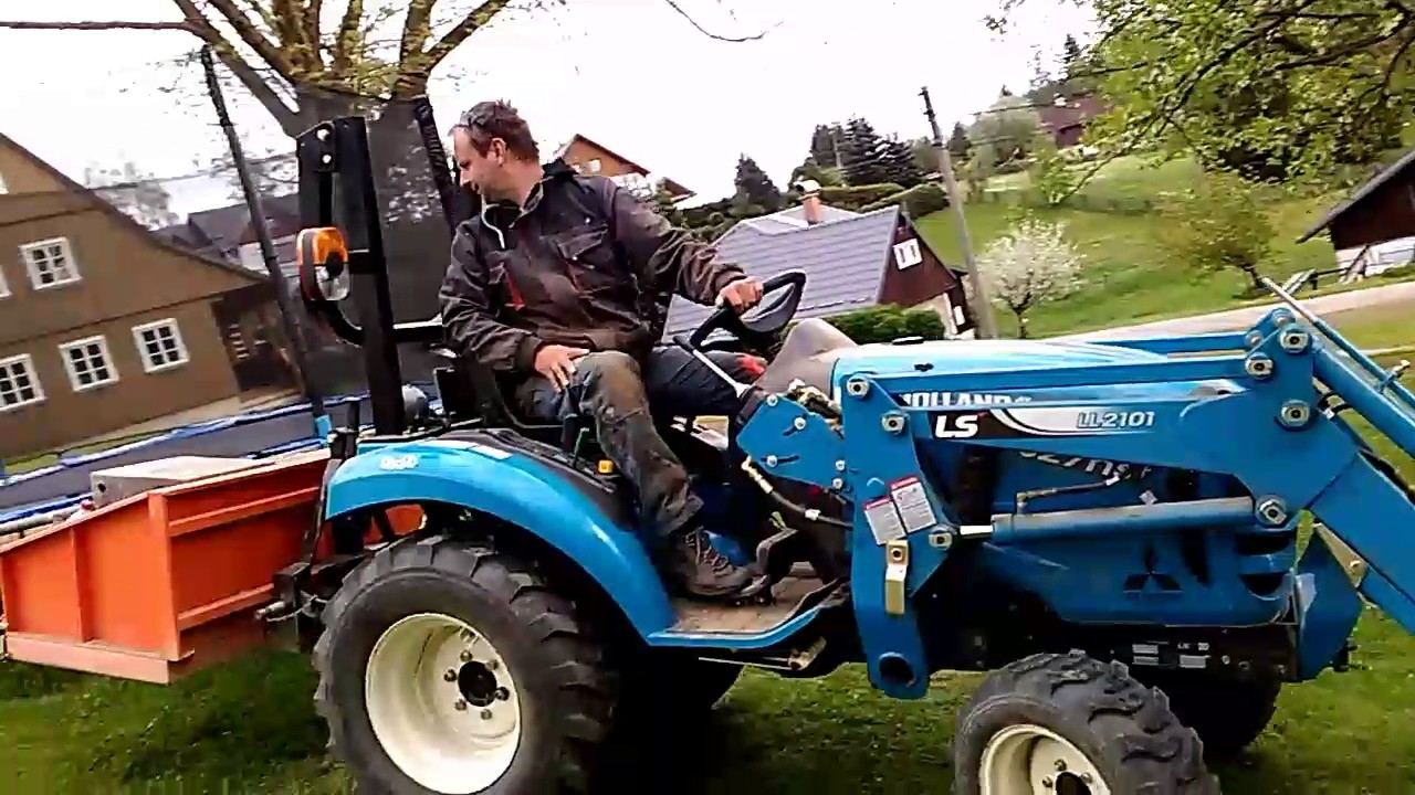 LS J 27HST with front loader (čelní nakladač)