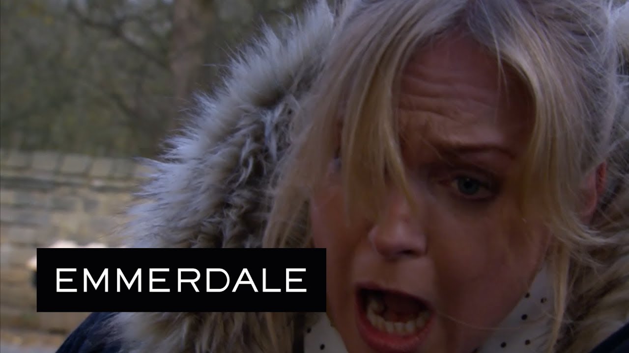 Emmerdale - Vanessa Is Stabbed by Lachlan's Dad