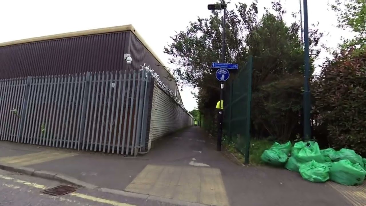 2 PARK AVENUE TO GLADE LANE VIA ALLEYWAY