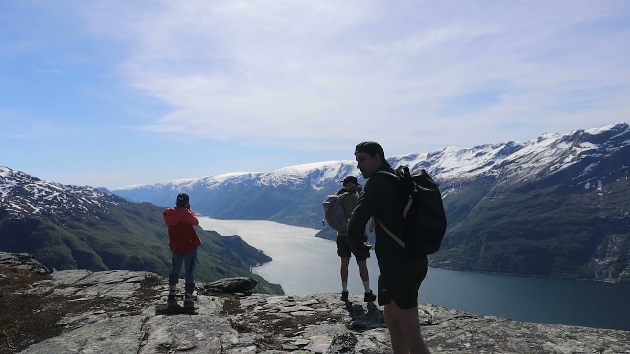 Hiking Queen Sonja’s Trail (Dronningstien) in Hardanger