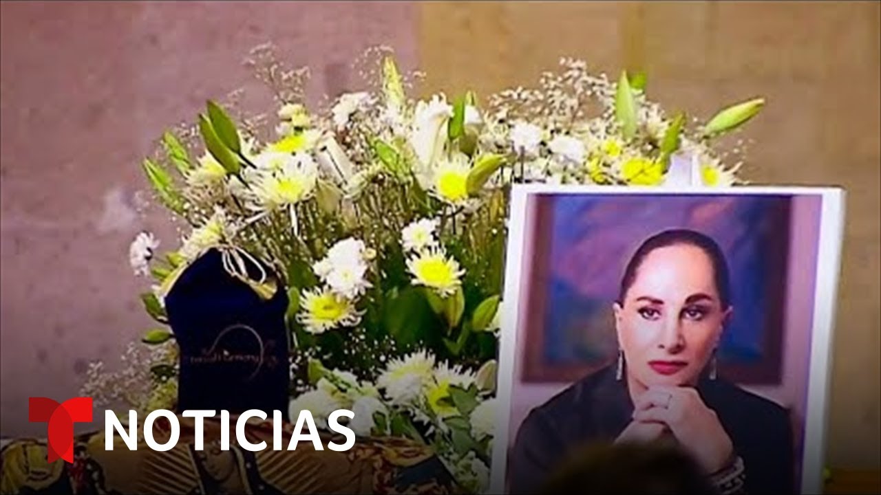 Dan el último adiós a la actriz Susana Dosamantes con música de mariachi | Noticias Telemundo