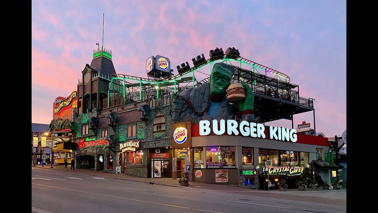 The craziest street in Canada! A trip to Niagara Falls!